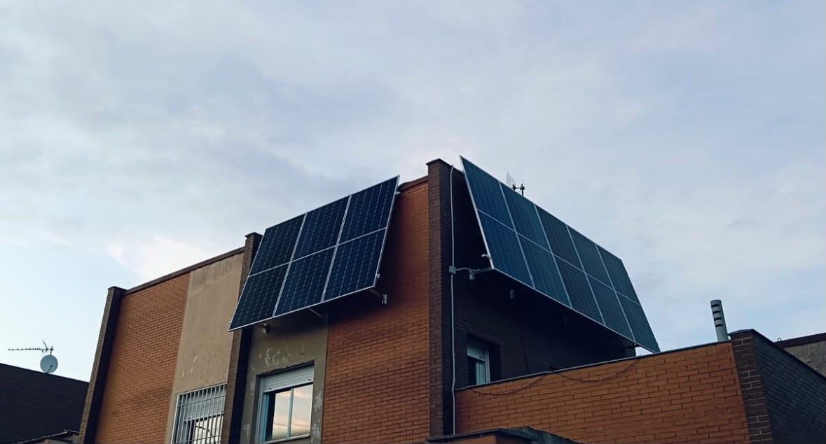 Instalación fotovoltaica sobre estructura en suelo